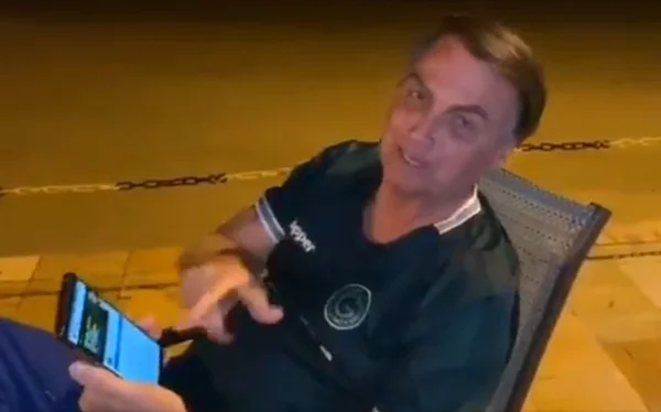 Bolsonaro comemora 10 milhões de curtidas no Facebook