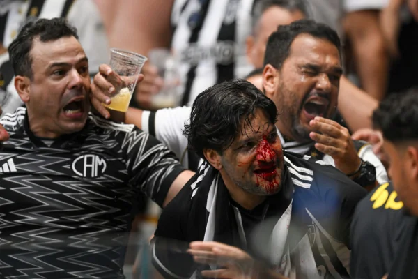 Imagem colorida da torcida do Atlético-MG, da Copa do Brasil- Metrópoles