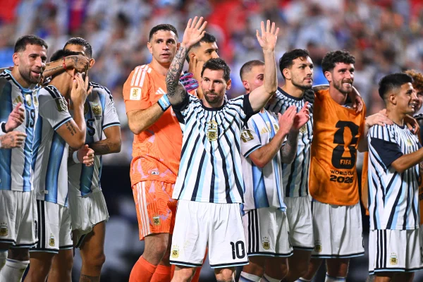 Presidente da Fifa parabeniza Messi após partida histórica na Copa