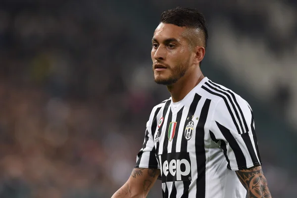 Roberto Pereyra com a camisa da Juventus - Metrópoels