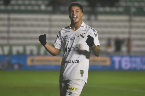 Santos aproveita expulsão, vira sobre Juventude e ganha 1ª fora