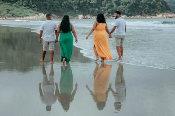 Amor em dobro: irmãs se apaixonam por irmãos e casam no mesmo dia