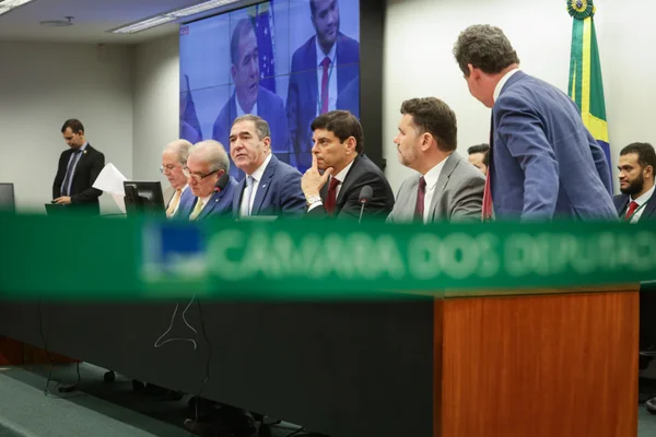 imagem colorida mostra deputados relatório regulamentação reforma tributária - Metrópoles