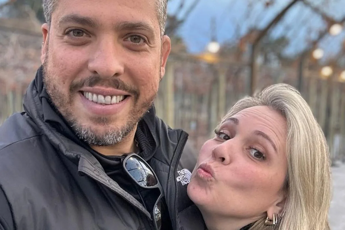 Rodrigo Amorim e a esposa, nomeada no TCE-RJ