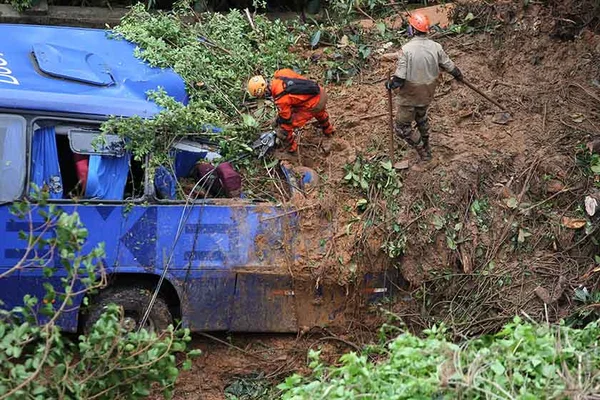 Temporal no Rio de Janeiro deixa mortos e desaparecidos