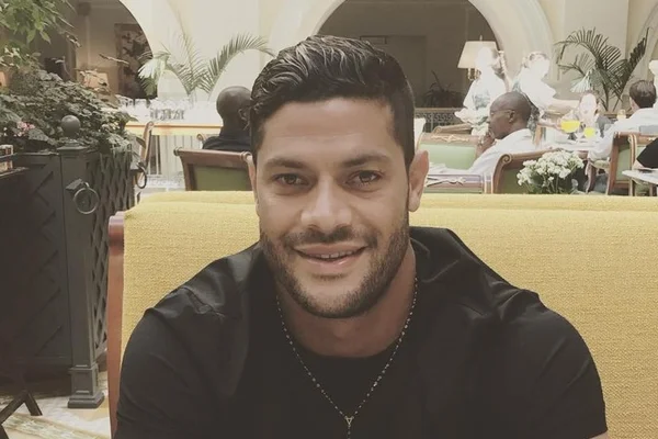 Hulk foi padrinho de casamento de sua namorada, sobrinha da ex