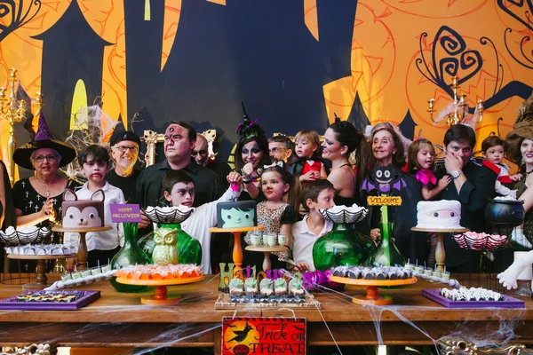 Família Zuba comemora aniversários com festa de Halloween