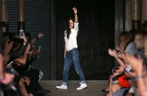 Lacoste anuncia Louise Trotter: 1ª mulher na direção criativa da marca
