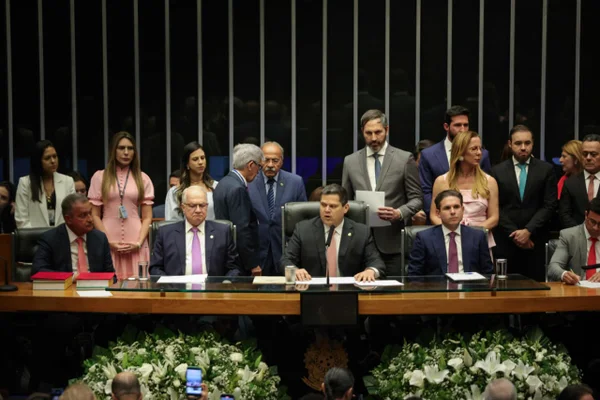 Sessão solene do Congresso Nacional destinada à inauguração da 4ª Sessão Legislativa Ordinária da 57ª Legislatura