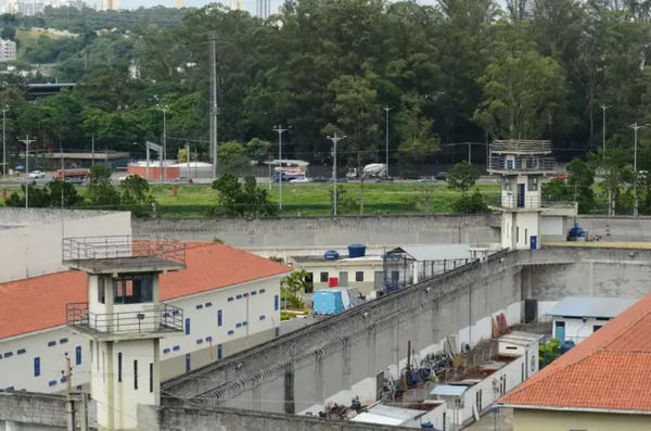CDP de Pinheiros, onde homem preso por matar a mãe foi executado com lâmina por outros presos, integrantes de facção rival ao PCC - Metrópoles