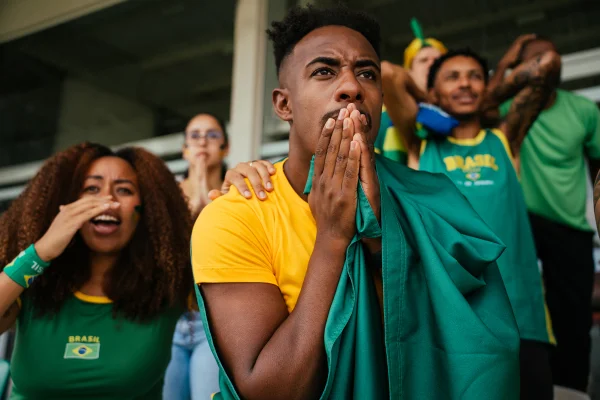 Qual signo faz mais drama vendo futebol? A astrologia revela