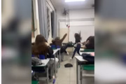 Adolescentes brigaram dentro de sala de aula