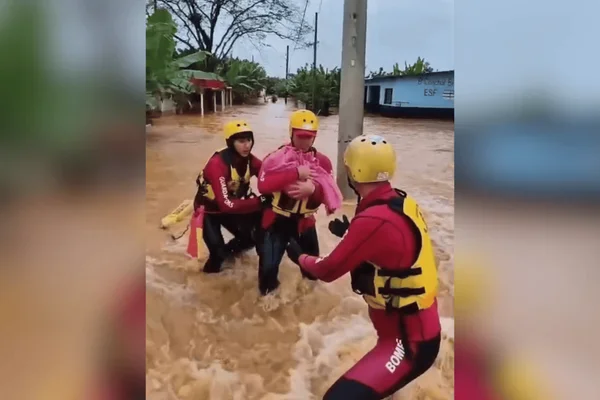 Mãe e recém-nascida são resgatadas durante enchente no Vale do Rio Ribeira
