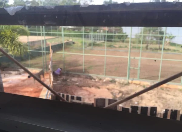 Abandonadas, áreas da Orla do Paranoá são usadas até como banheiro