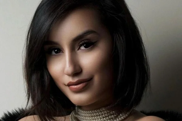 Miss inglesa é internada após queimadura de uma água-viva de 3 metros