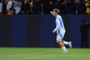Kishi Nuñez marcou o primeiro gol da partida