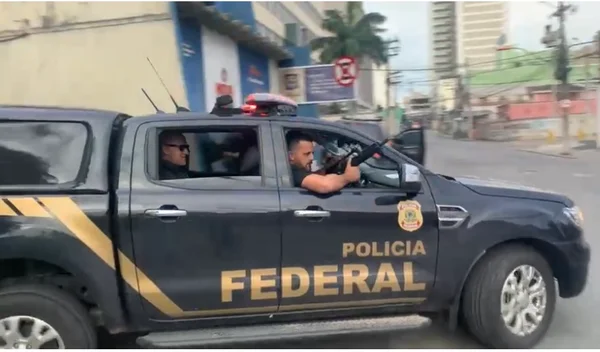 Polícia Federal faz operação contra a fraude na compra de testes de Covid-19 no Rio