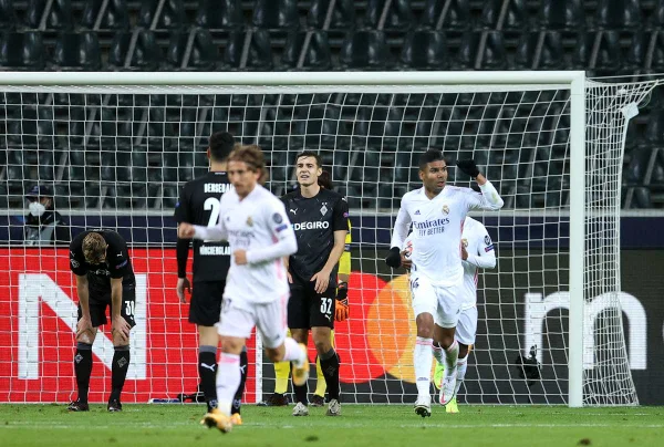 Casemiro marca no fim e Real arranca empate na Champions League