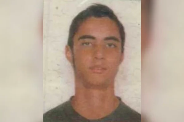 Iamgem colorida de Diego Dutra. Ele é um homem branco de cabeço curto - Metrópoles