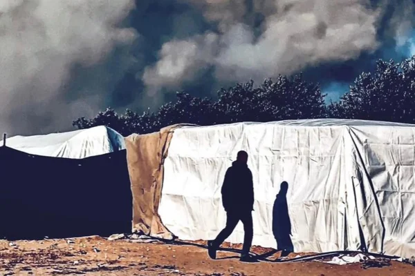 Imagem colorida de uma operação militar em Gaza - Metrópoles