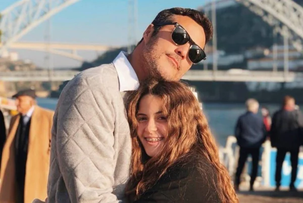 De pagode a Bieber: Julio Cesar deixa filha raspar seu cabelo e solta a voz
