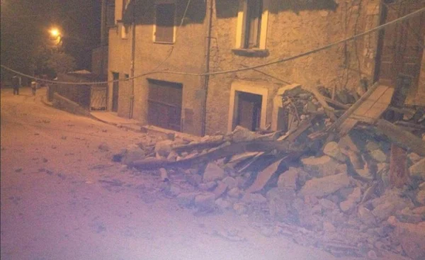 Número de mortos na Itália chega a 281; há relatos de novo tremor hoje