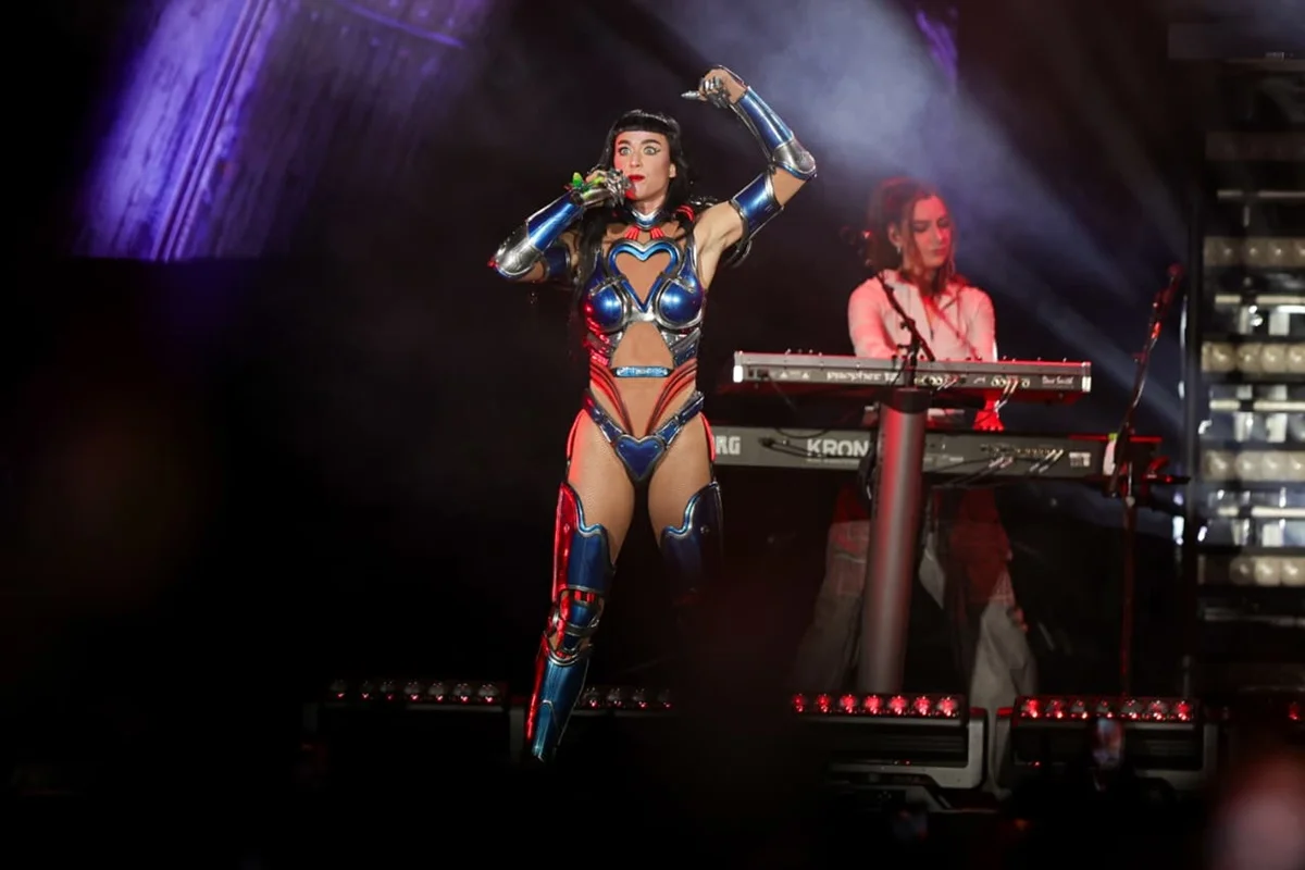 O público brasiliense mostrou seu entusiasmo durante Dark Horse O público brasiliense mostrou seu entusiasmo durante Dark Horse