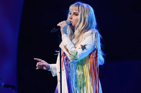 Volta de Kesha ao pop é vitória contra pressões desumanas da indústria