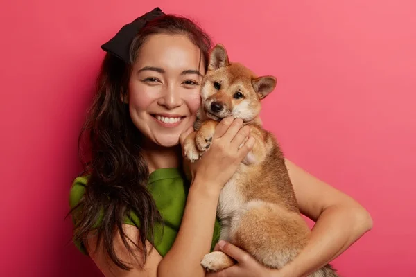 Foto de cachorro e dona