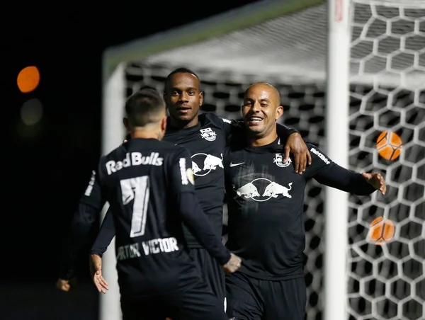 Bragantino derrota Palmeiras por 3 x 1