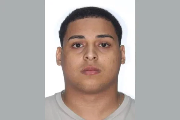 Imagem colorida mostra rosto de Hariel Borges da Silva, jovem de 18 anos que atacou o avô com um notebook