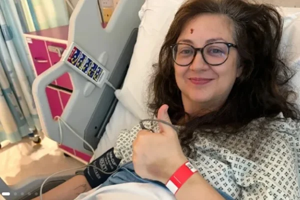 Imagem de Bryony no hospital - Metrópoles