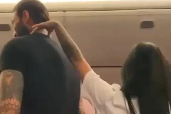 Mirella e Lucco “voltaram do banheiro juntos”, afirma passageiro