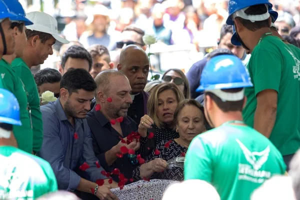 Gugu Liberato é enterrado no Cemitério Gethsêmani em São Paulo