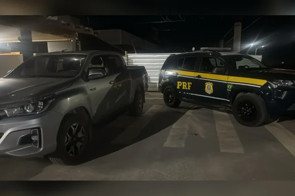 Hilux recuperada em Minas pela PRF