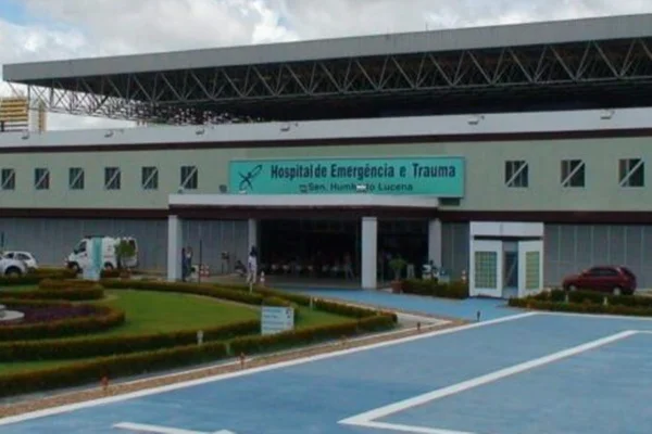 Hospital homem de internado com objeto erótico no ânus