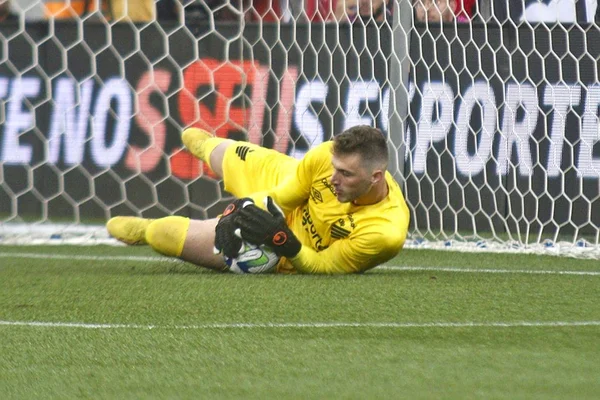 Botafogo vence, mas Athletico-PR triunfa nos pênaltis e avança de fase