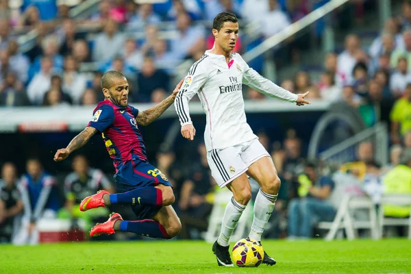 Daniel Alves elogia Cristiano Ronaldo: “Máquina de marcar”