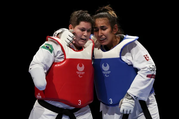 Débora Menezes fecha participação do tae kwon do com prata em Tóquio