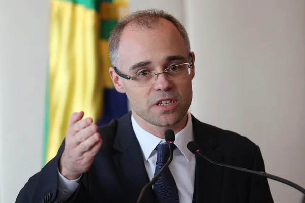 Bolsonaro diz que chefe da AGU está em lista para indicação ao STF