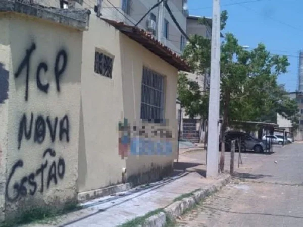 muro com pichação