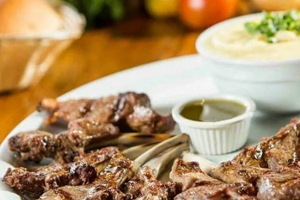 Restaurante dará comida de graça para crianças em 12 de outubro
