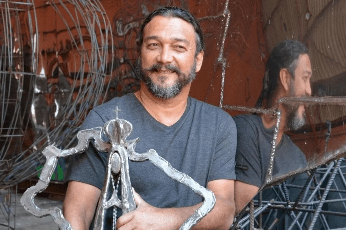 Artista Gilmar Pinna responsável pela escultura de Nossa Senhora Aparecida Artista Gilmar Pinna responsável pela escultura de Nossa Senhora Aparecida