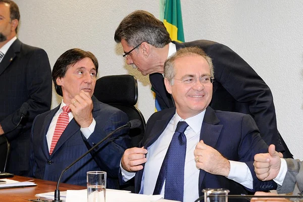 Jucá coleta 29 assinaturas para PEC que blinda comando no Congresso