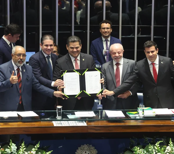 Promulgação da PEC Fim da escala 6x1 e da PEC Aposentadoria Especial para Agentes Comunitários de Saúde