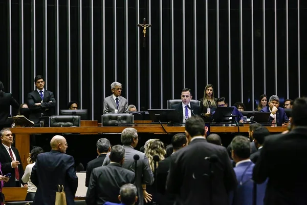 Imagem colorida mostra senadores e deputados na criação da CPMI dos atos de 8 de janeiro no Congresso - Metrópoles