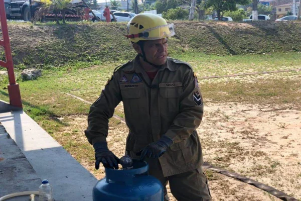 Bombeiros orientam como proceder em casos de acidentes na cozinha