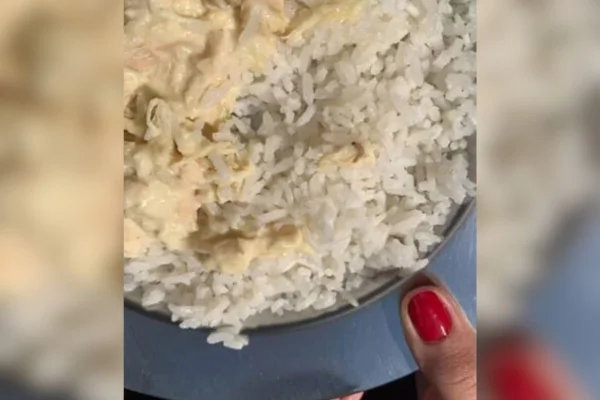 Imagem colorida, Estudantes encontram larvas na merenda de colégio em Maringá -Metrópoles