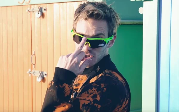 Pewdiepie x T-Series: sueco volta ao topo com canção Congratulations