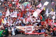 Manifestantes levaram bandeiras e outros adereços para o ato 